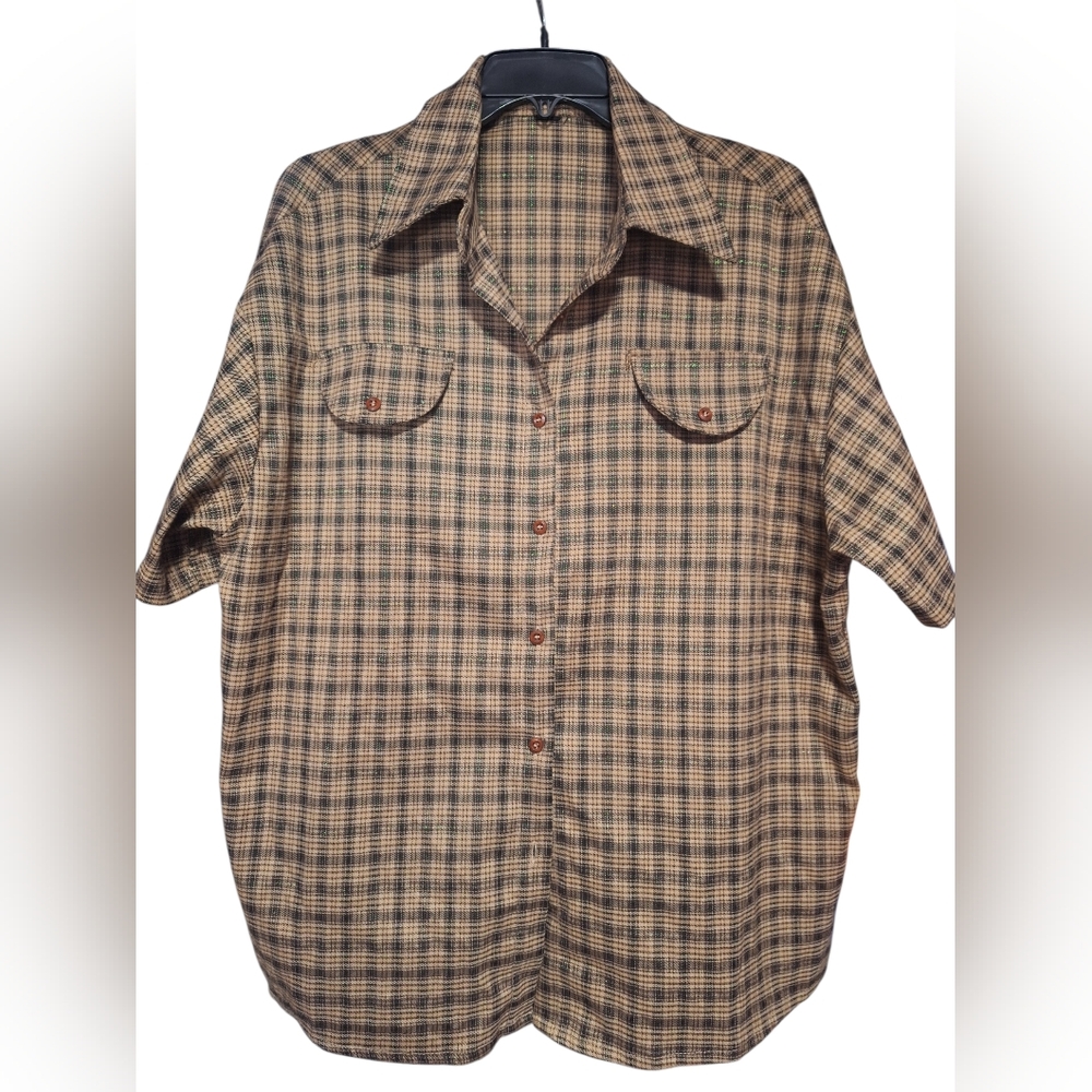 Brown Plaid Short-Sleeve Button-Up Shirt